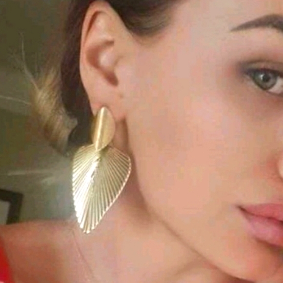 Textured Leaf Earrings - Picture 7 of 8